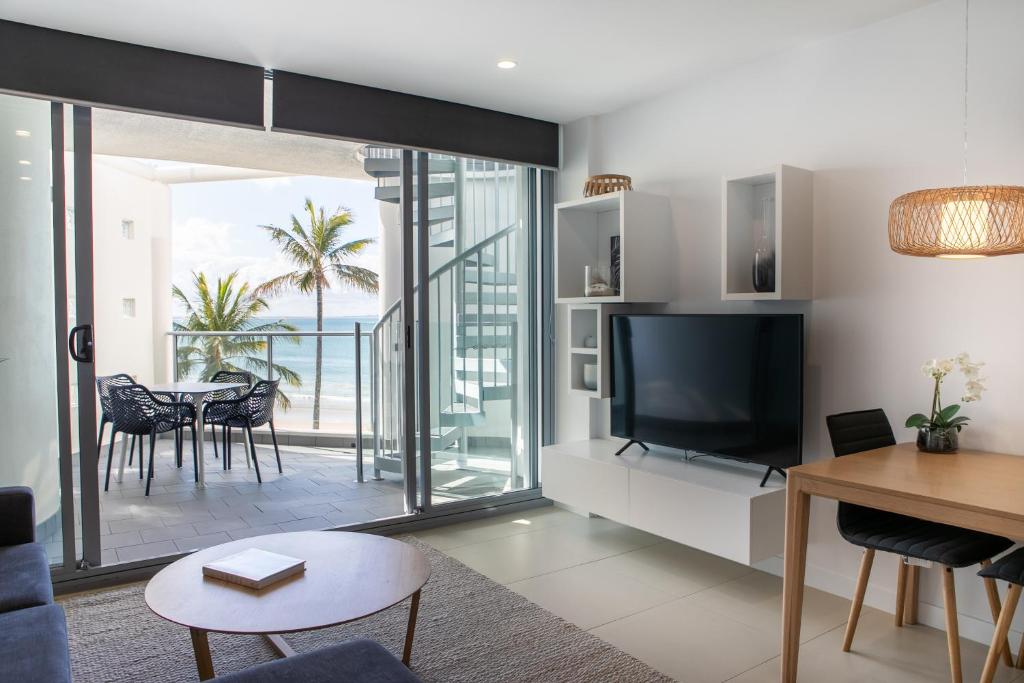 On The Beach Noosa Resort - Strandfront Penthouse Studio Met Spa -bad
