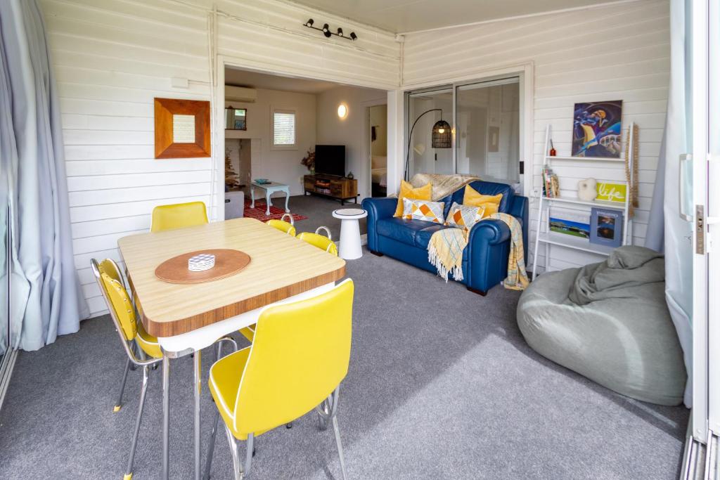 Coastal Comfort Spacious 3BR Getaway in Redcliffs - Resim 4