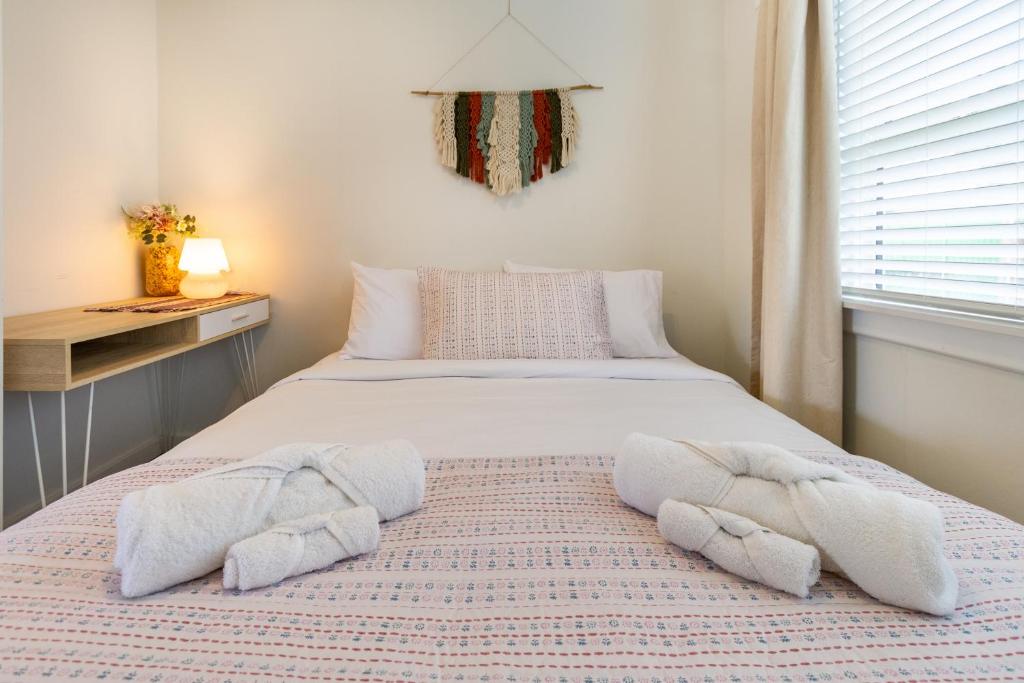 Coastal Comfort Spacious 3BR Getaway in Redcliffs - Resim 17