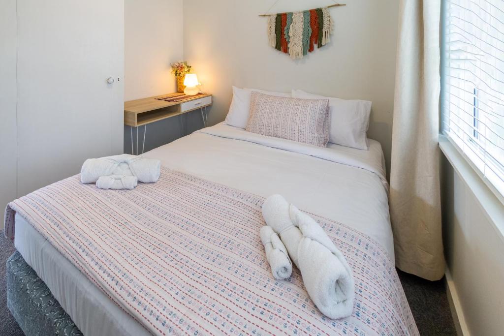 Coastal Comfort Spacious 3BR Getaway in Redcliffs - Resim 18