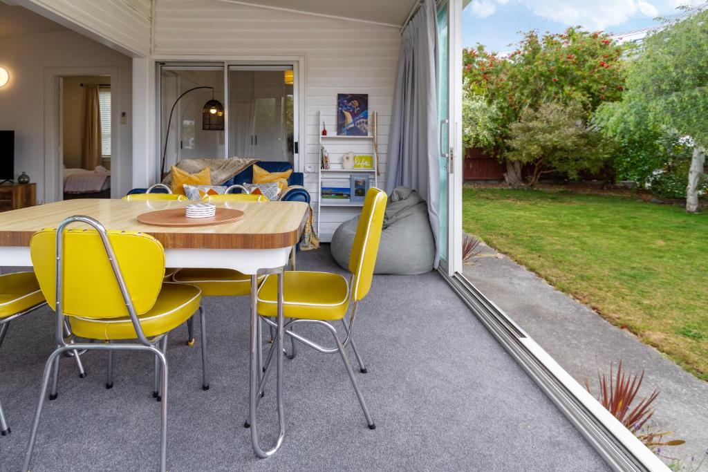 Coastal Comfort Spacious 3BR Getaway in Redcliffs - Resim 23