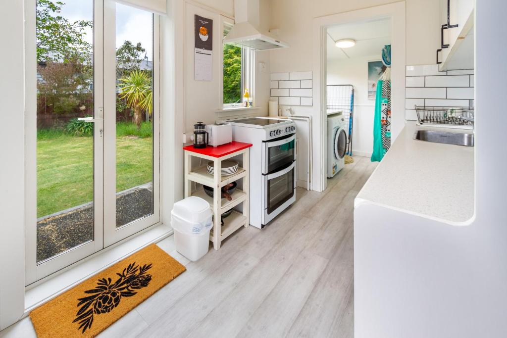 Coastal Comfort Spacious 3BR Getaway in Redcliffs - Resim 26