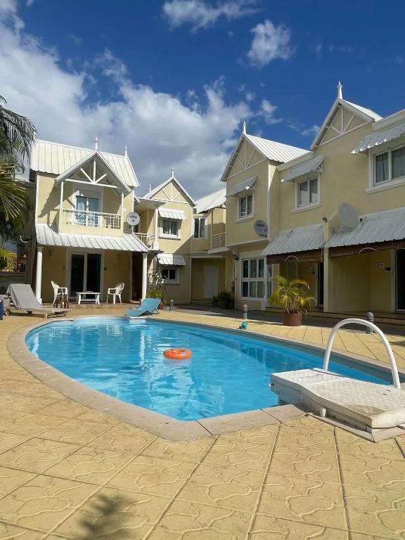 Hồ bơi trong/gần Villa Ray Manta 3-Bedroom 5mins Walk to Beach - LB1