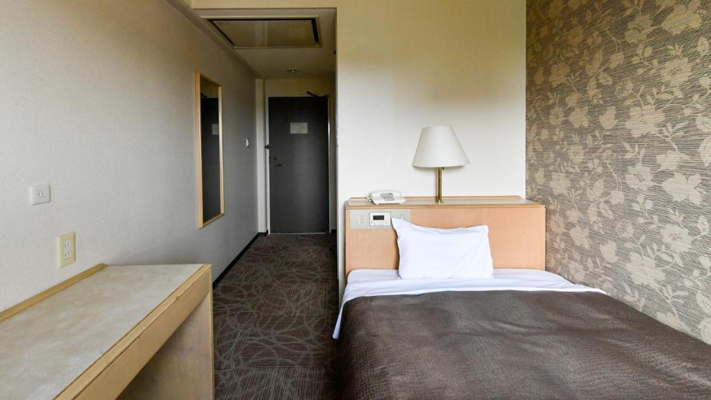 Postel nebo postele na pokoji v ubytování Okazaki Daiichi Hotel