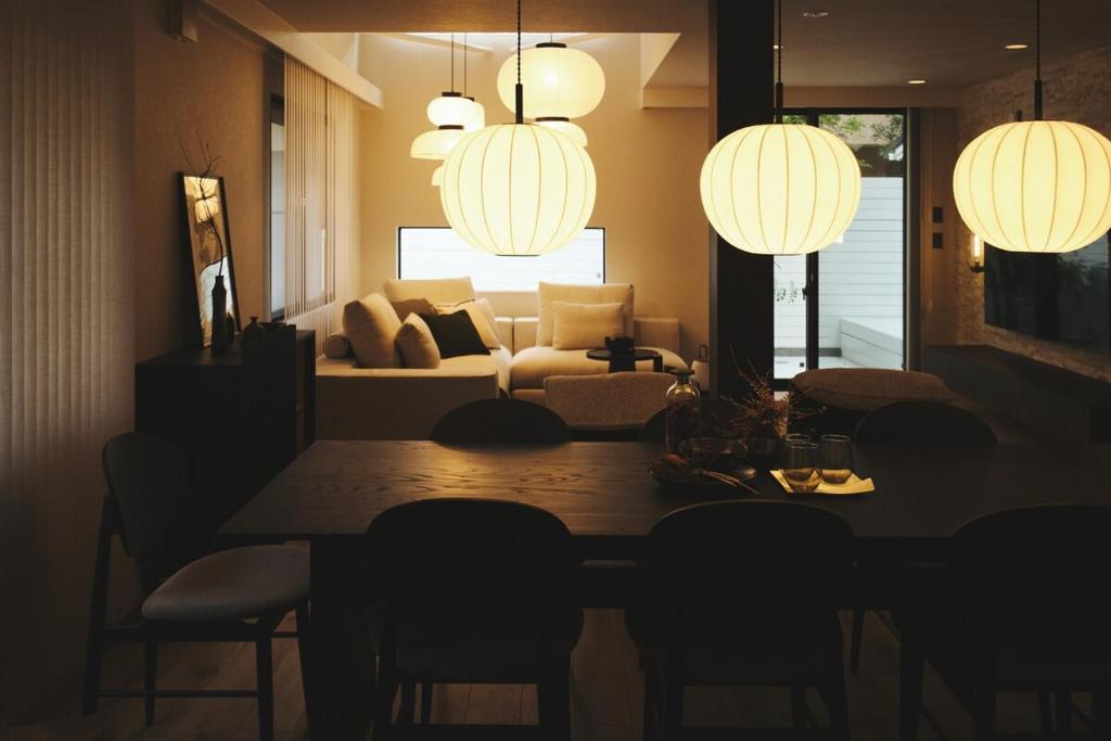 a living room with a table and a couch at New open 都心の一軒家貸切 232平米 新宿駅4分 渋谷10分 無料駐車場3台 最寄駅2分 in Tokyo