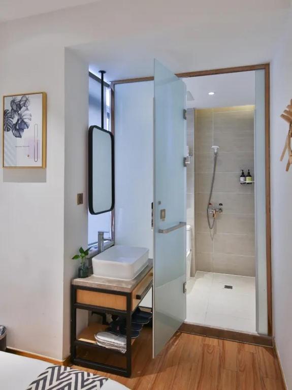 Koupelna v ubytování Shanghai Pengpai Art Youth Hotel