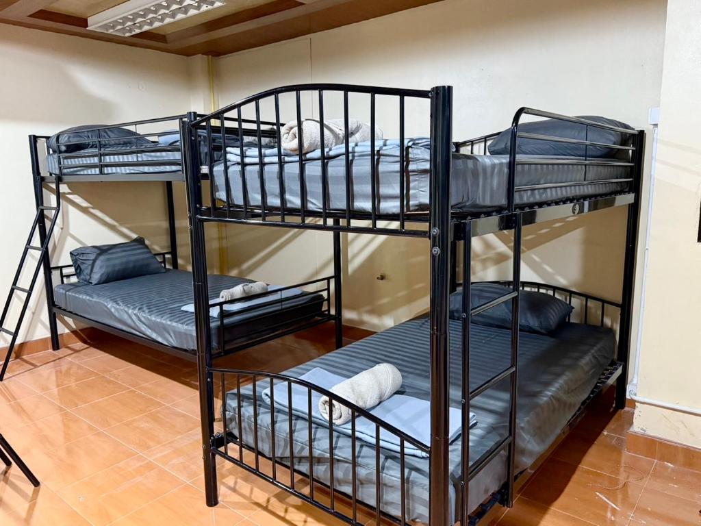 Postel nebo postele na pokoji v ubytování Chang Hostel Patong Phuket