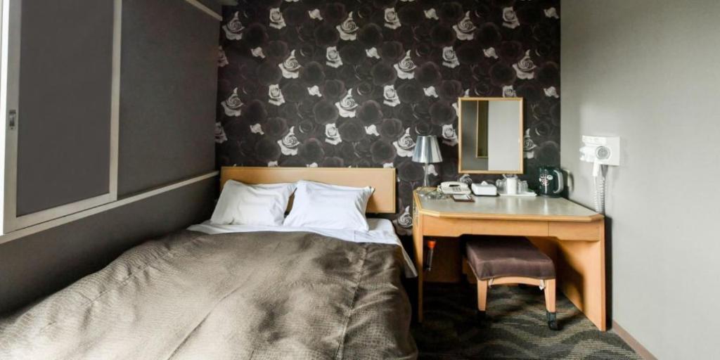 Postel nebo postele na pokoji v ubytování Okazaki Daiichi Hotel