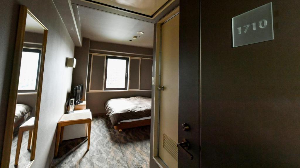 Postel nebo postele na pokoji v ubytování Okazaki Daiichi Hotel