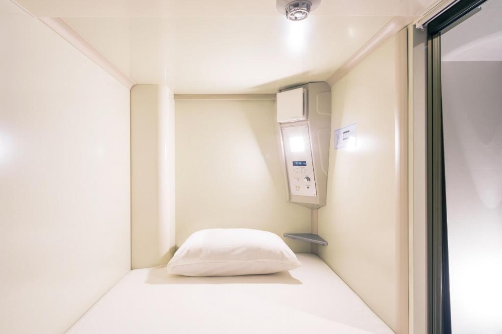 
カプセルホテルCUBE 広島にあるベッド
