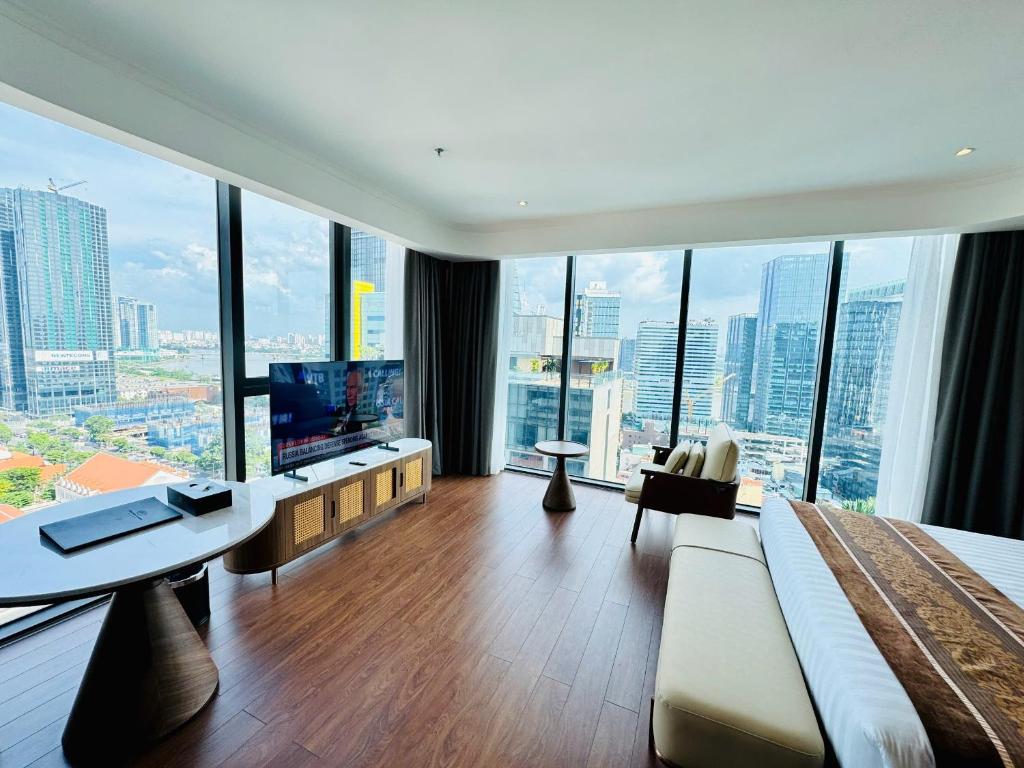 Charm Signature VIP 3 - Top Floor with City View - Included Afternoon Tea