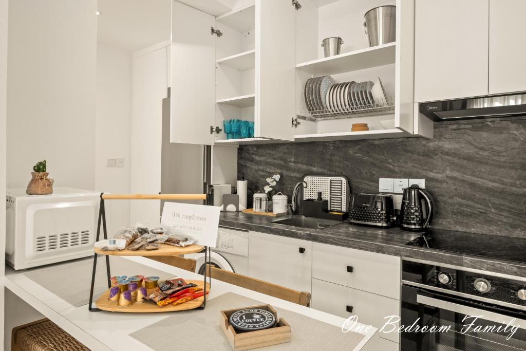 Kuchyň nebo kuchyňský kout v ubytování Lazuli Hermes Apartments