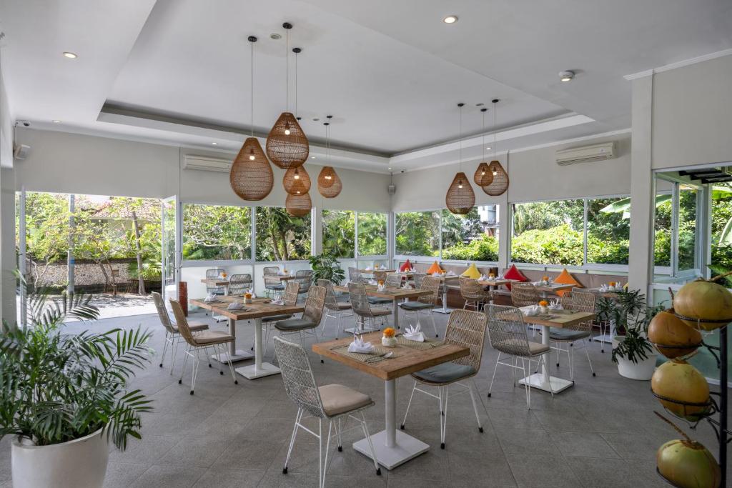Restaurace v ubytování Tapa Tepi Kali Canggu