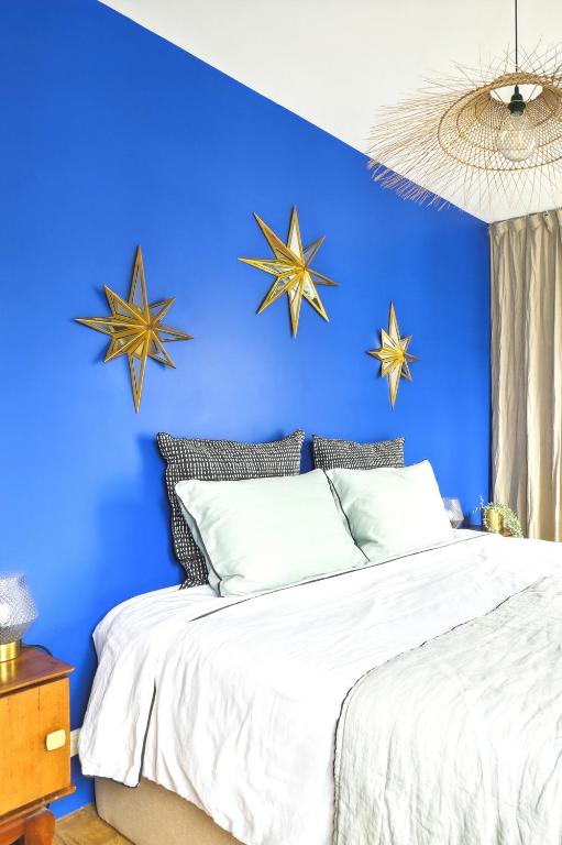 Posteľ alebo postele v izbe v ubytovaní Luxury top floor duplex near Le Marais