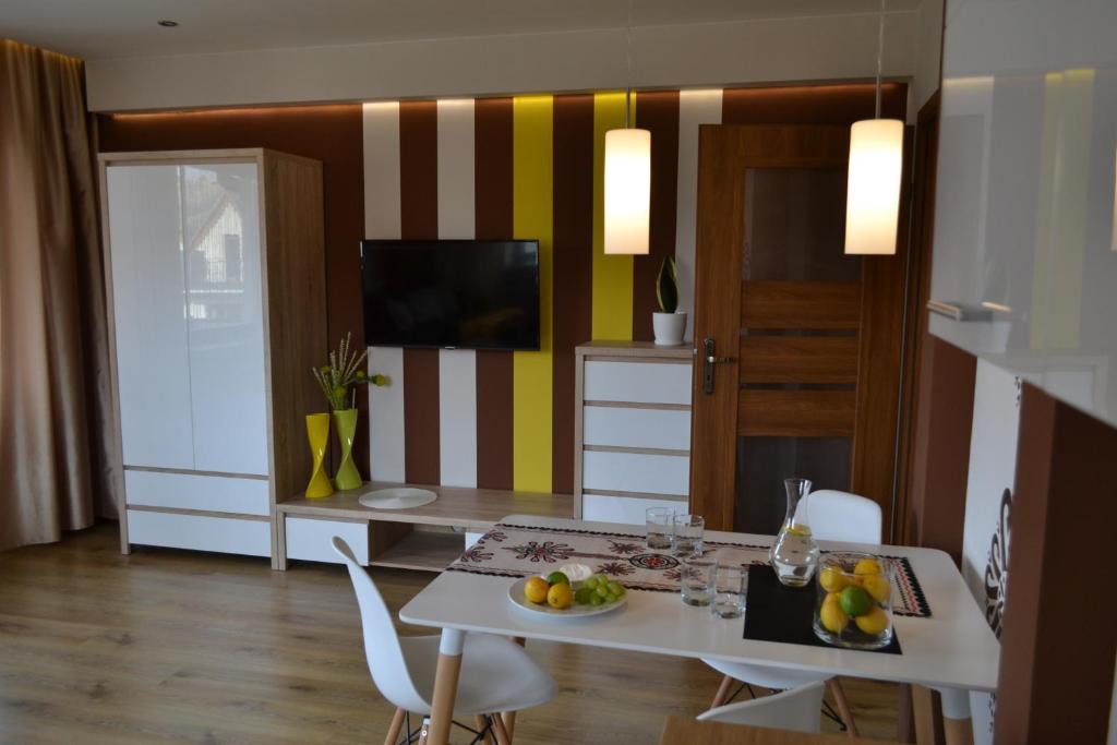 a living room with a white table and chairs at U Lampy in Zakopane