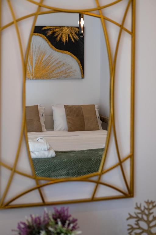 Postel nebo postele na pokoji v ubytování Lazuli Hermes Apartments