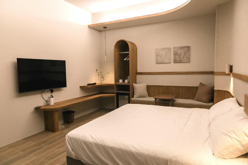 TV a/nebo společenská místnost v ubytování Yuzhi Wenlv B&B