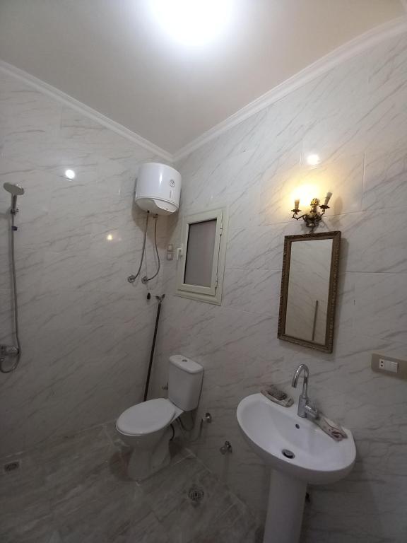 Koupelna v ubytování New Heliopolis apartment