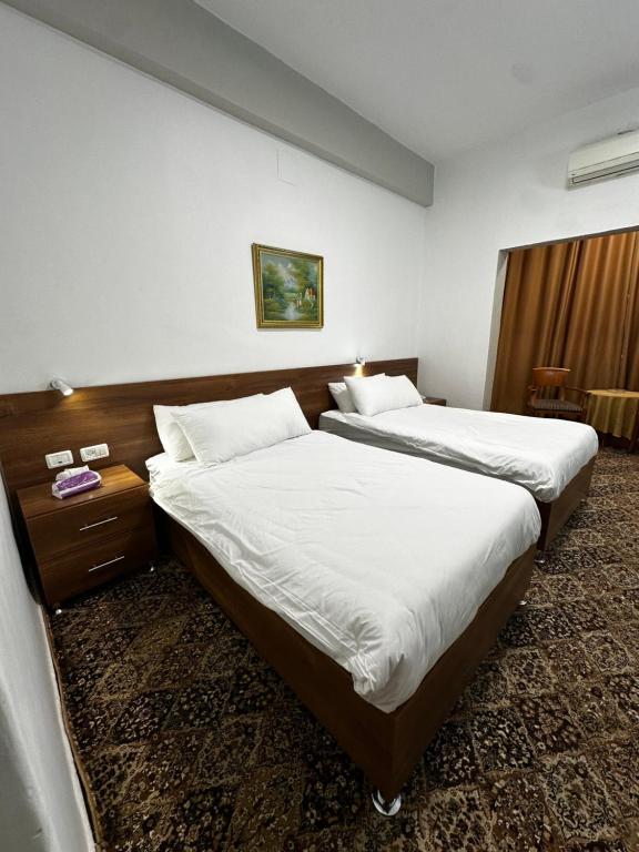 Postel nebo postele na pokoji v ubytování Shepherd Hotel