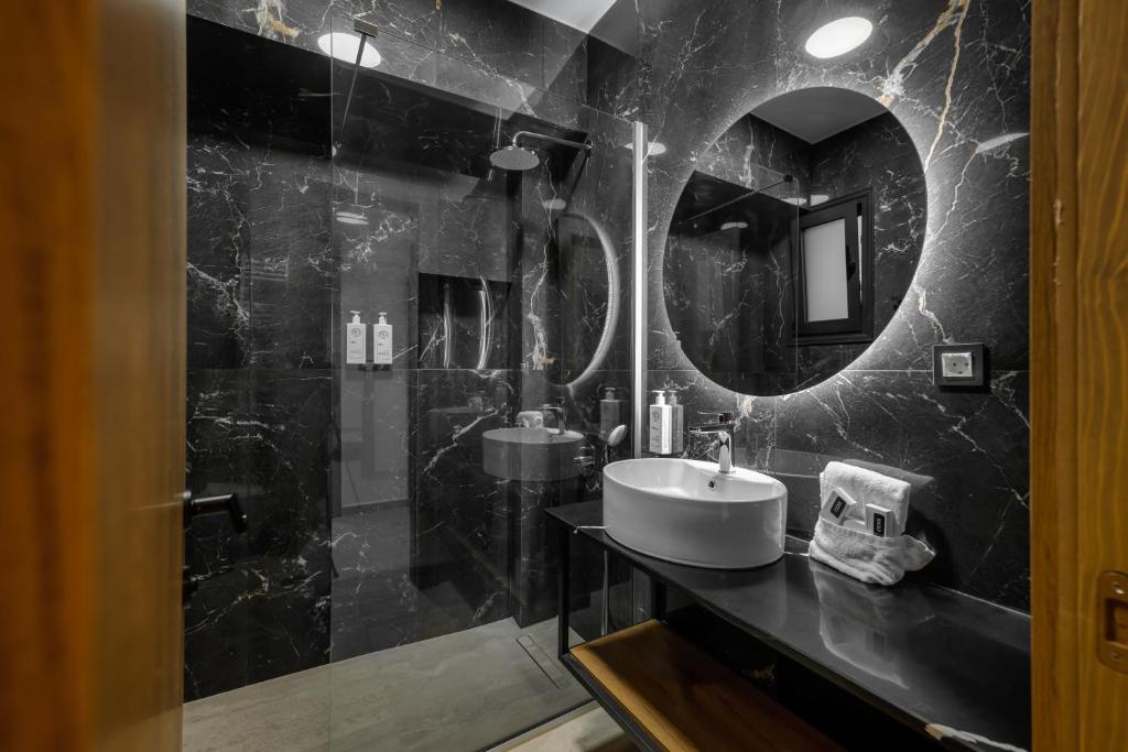 Koupelna v ubytování Cens Silver Luxury Suites