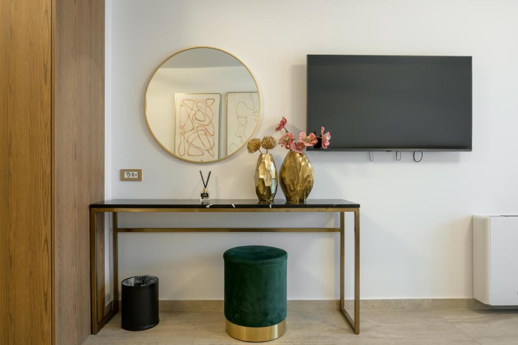 TV a/nebo společenská místnost v ubytování Cens Silver Luxury Suites