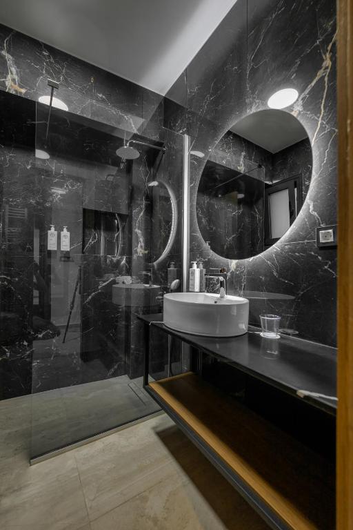 Koupelna v ubytování Cens Silver Luxury Suites