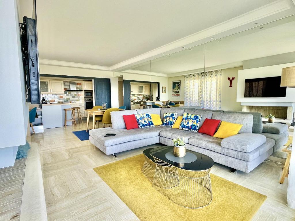 Televízia a/alebo spoločenská miestnosť v ubytovaní Bella vista luxe 2 chambres