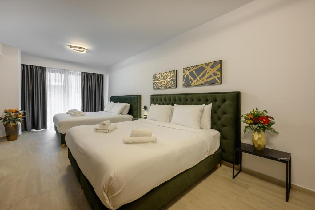 Postel nebo postele na pokoji v ubytování Cens Silver Luxury Suites