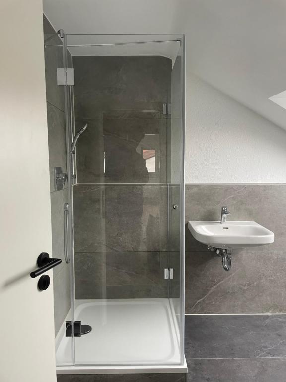 Vannituba majutusasutuses Schöne Wohnung in ruhigen Kernen im Remstal - 10min nach Stuttgart