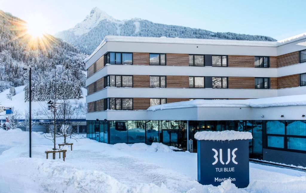 Nespecifikovaný výhled na hory nebo výhled na hory při pohledu z hotelu