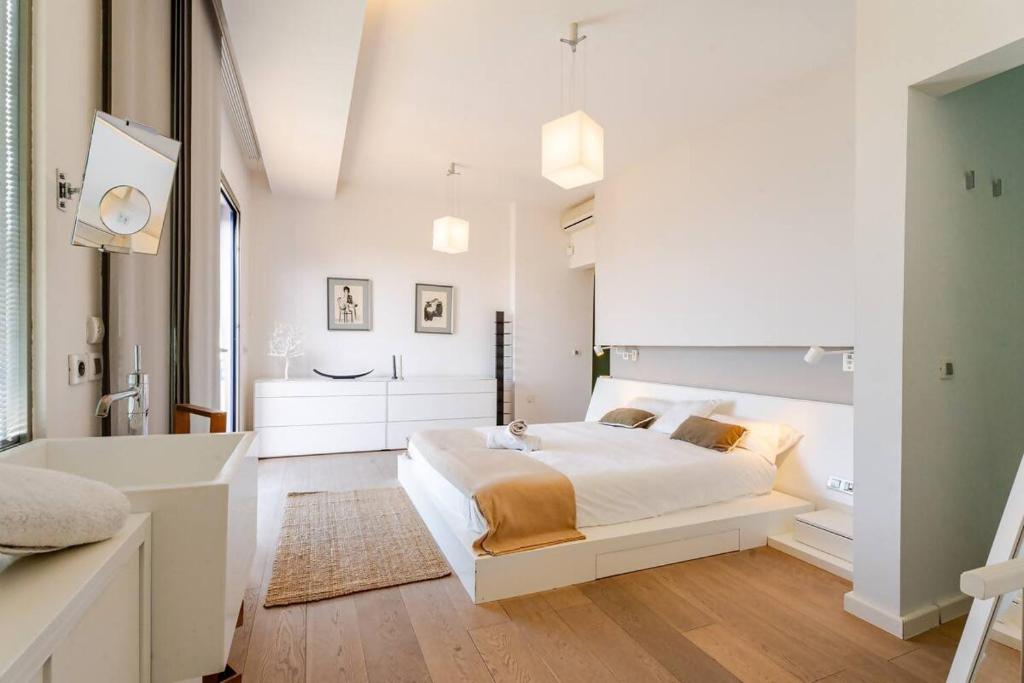 Postel nebo postele na pokoji v ubytování Villa Itaca Vista mar y piscina climatizada