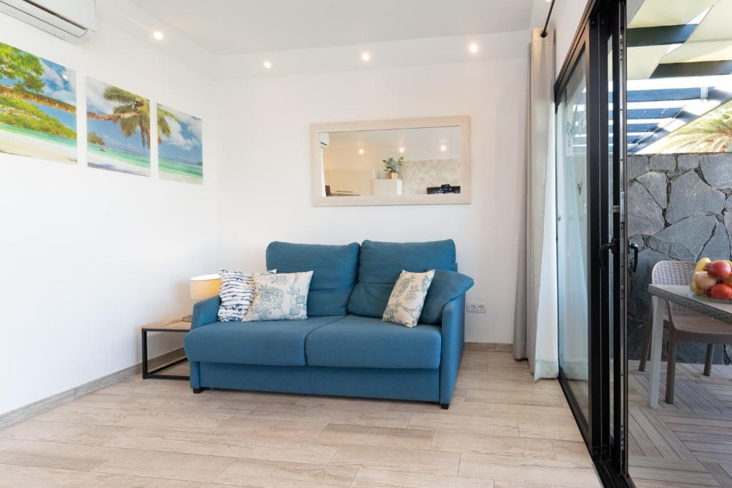 A seating area at Luxury Poolside Holiday Home