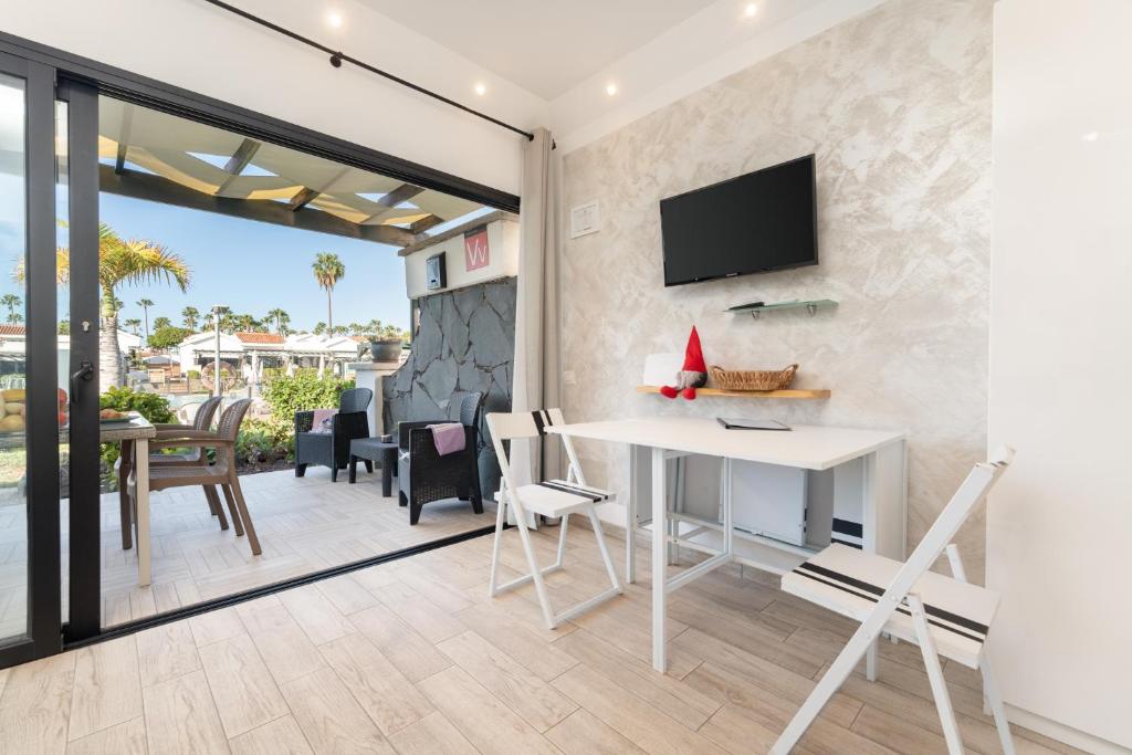 A television and/or entertainment centre at Luxury Poolside Holiday Home