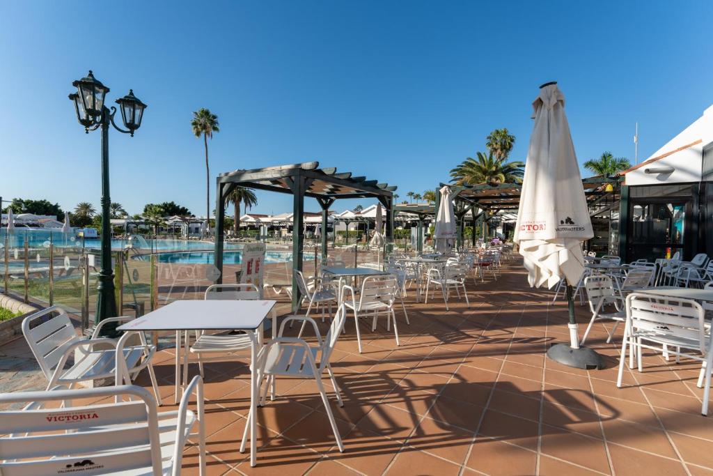 The swimming pool at or close to Luxury Poolside Holiday Home