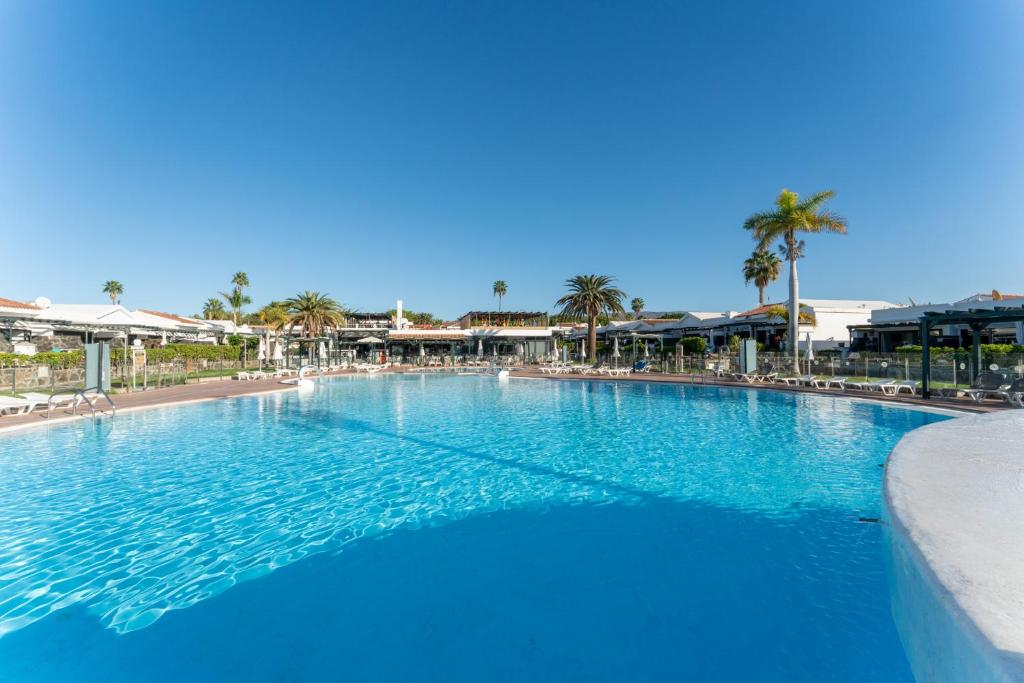 The swimming pool at or close to Luxury Poolside Holiday Home
