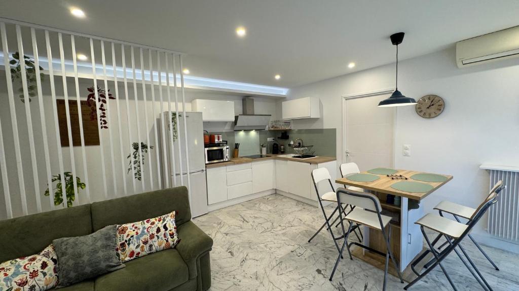 Η κουζίνα ή μικρή κουζίνα στο Inaya Home for you appt 3 Pièces Menton