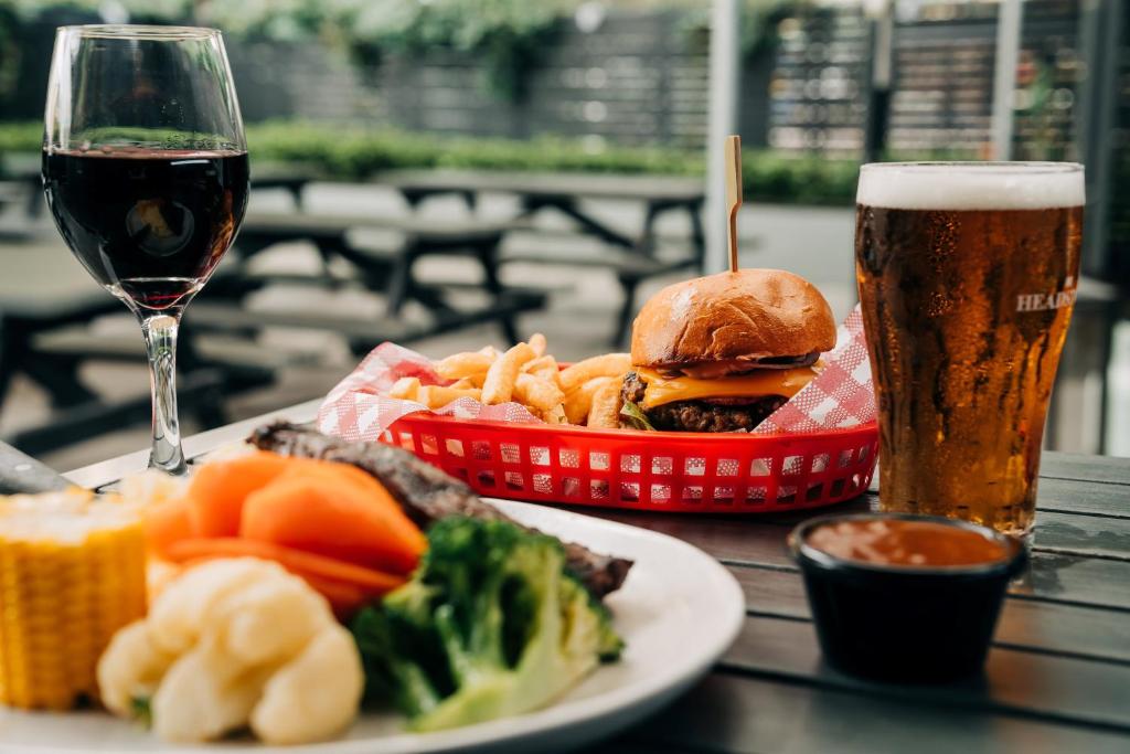 The Sunnyside Tavern, Broadmeadow - Resim 3