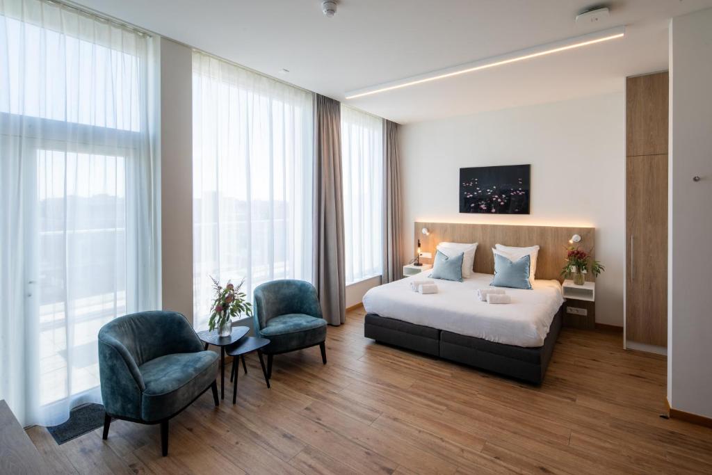 
Deluxe Double Room with Shower
