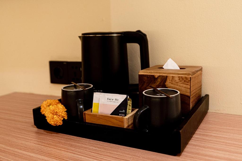 Příslušenství pro přípravu čaje a kávy v ubytování Tusita Boutique Hotel
