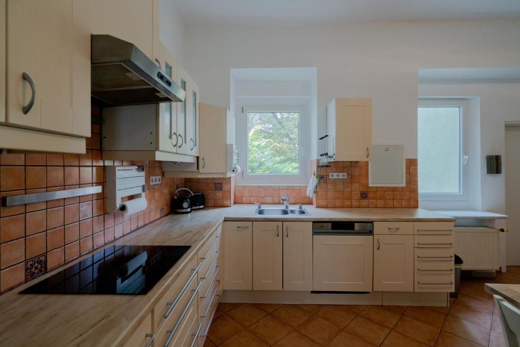 Kuchyň nebo kuchyňský kout v ubytování Bessemer - Charming Cottage with Garden