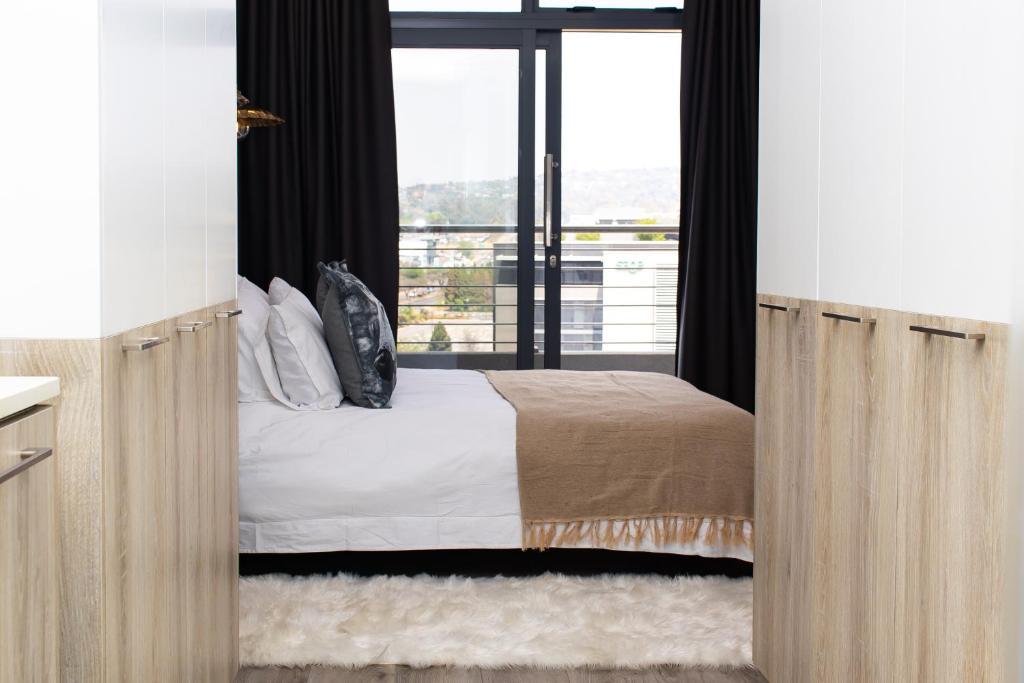 Postel nebo postele na pokoji v ubytování Menlyn Apartment