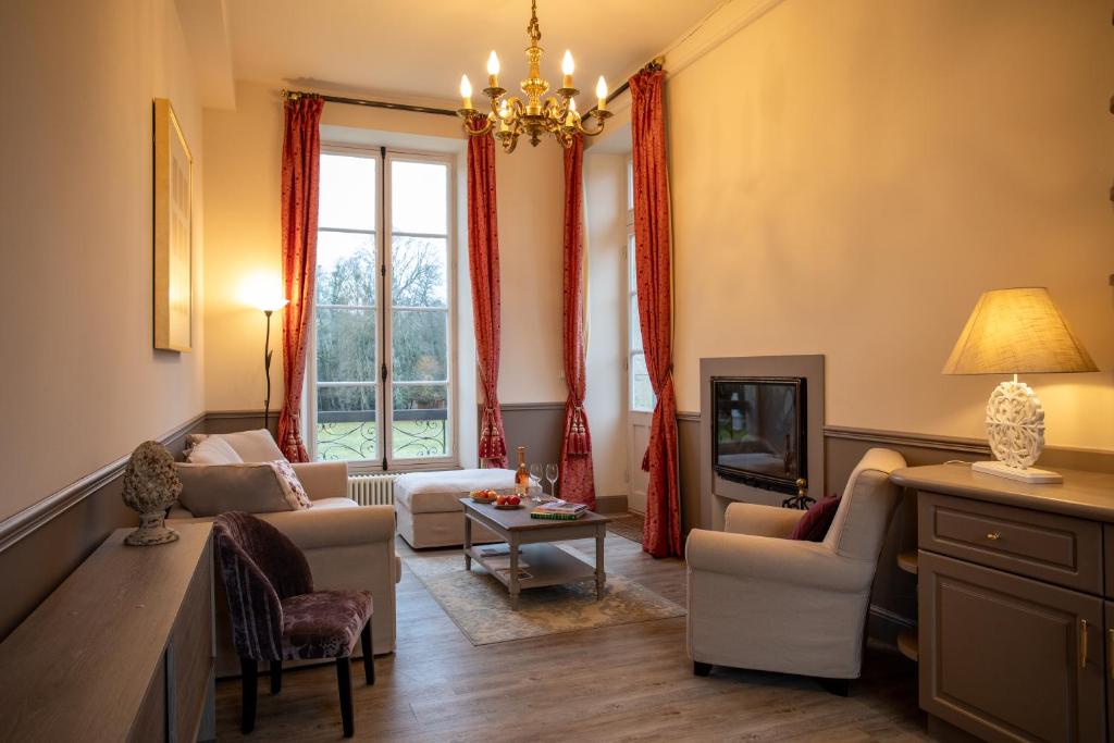 CHATEAU DE QUINCEY - Two-Bedroom Apartment With Terrace
