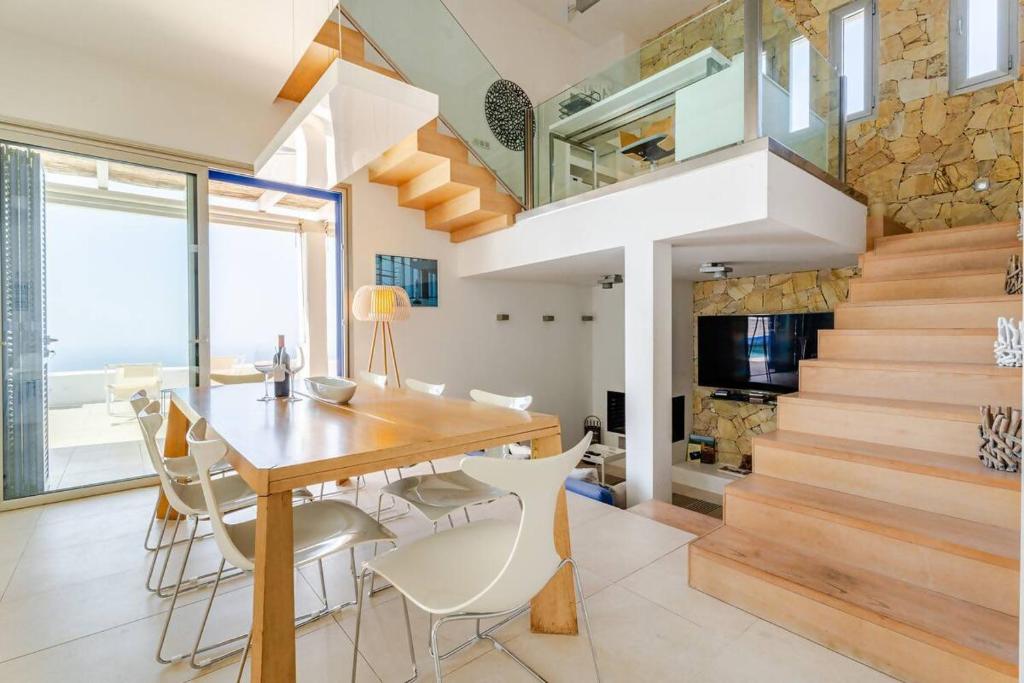 Posezení v ubytování Villa Itaca Vista mar y piscina climatizada