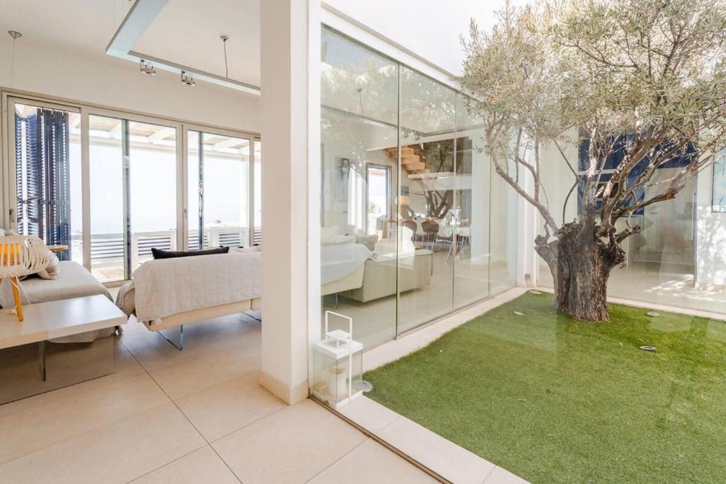 Zahrada ubytování Villa Itaca Vista mar y piscina climatizada