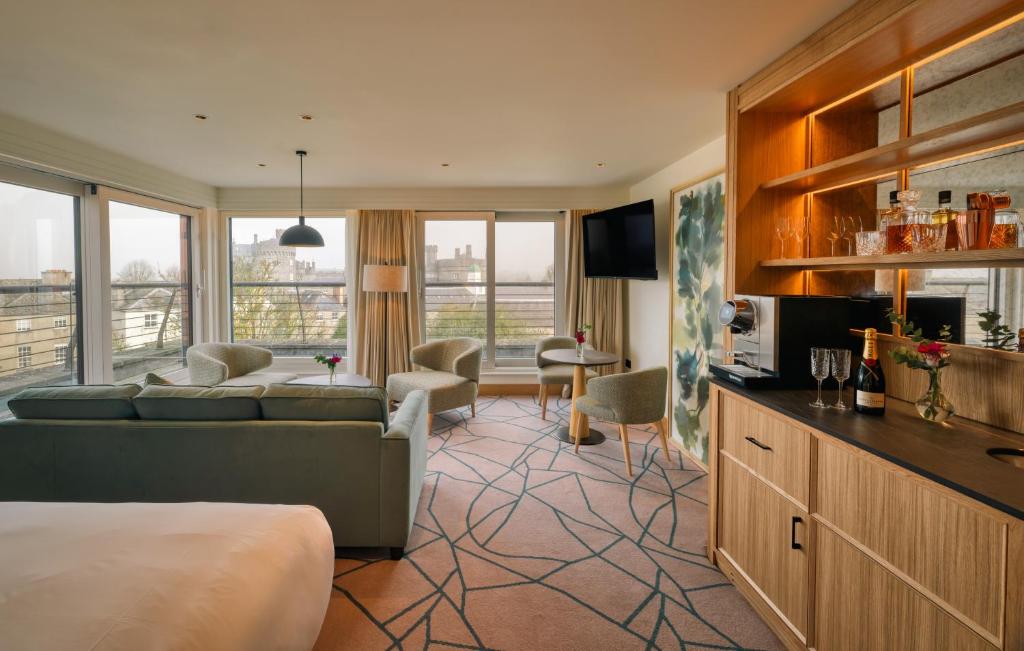 Kuchyň nebo kuchyňský kout v ubytování Kilkenny Pembroke Hotel