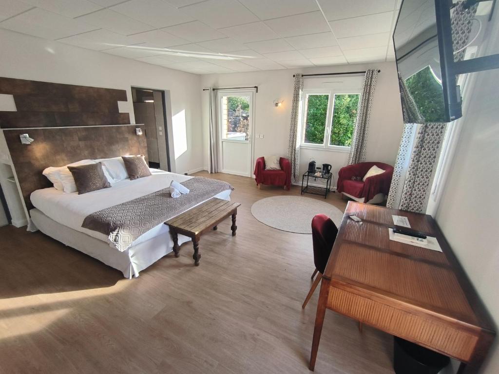 Logis Hôtel -Spa-Restaurant Le Saint Antoine - Habitación Doble Con Bañera De Hidromasaje