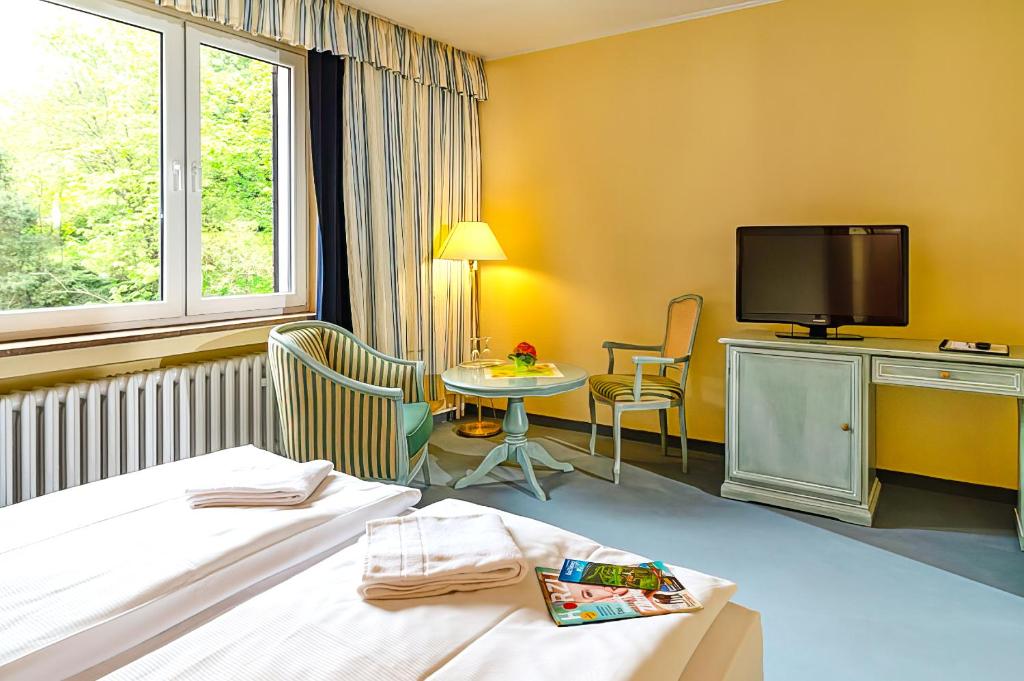 TV a/nebo společenská místnost v ubytování Wagners Hotel im Thüringer Wald