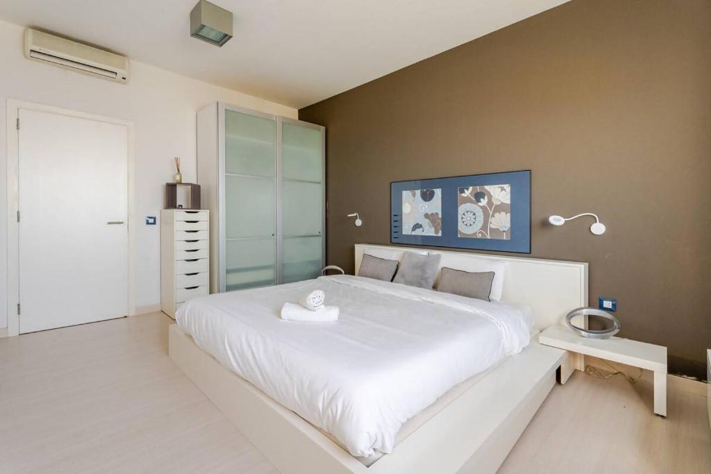 Postel nebo postele na pokoji v ubytování Villa Itaca Vista mar y piscina climatizada