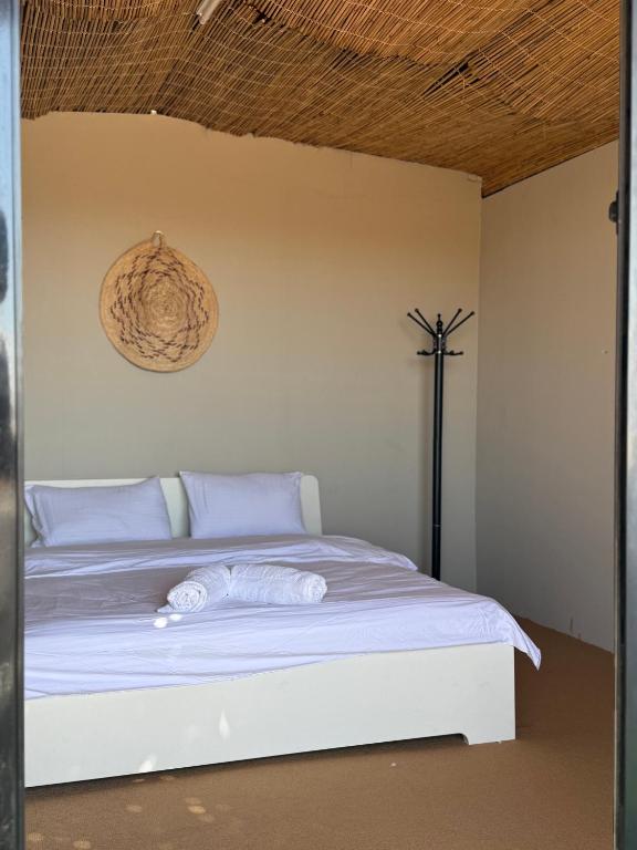 Postel nebo postele na pokoji v ubytování Royal desert camp