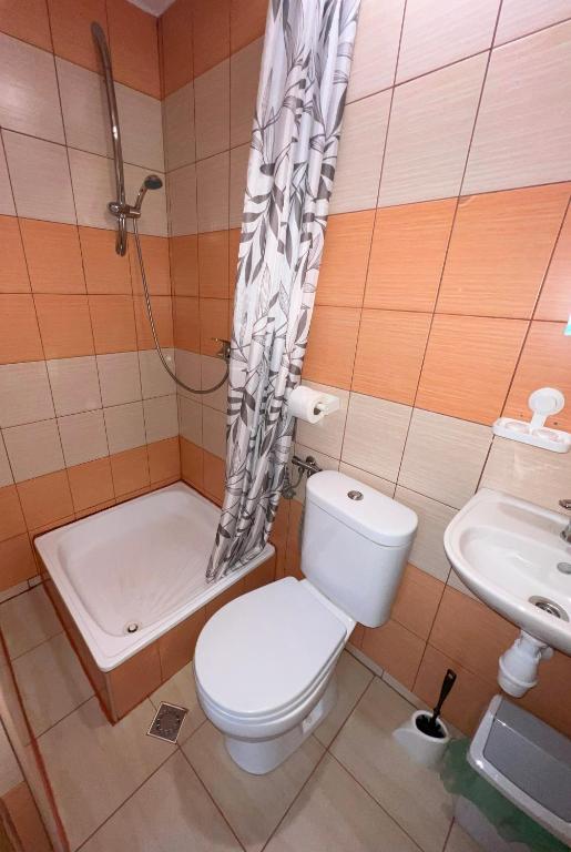 Kúpeľňa v ubytovaní Domki i pokoje Toporówka